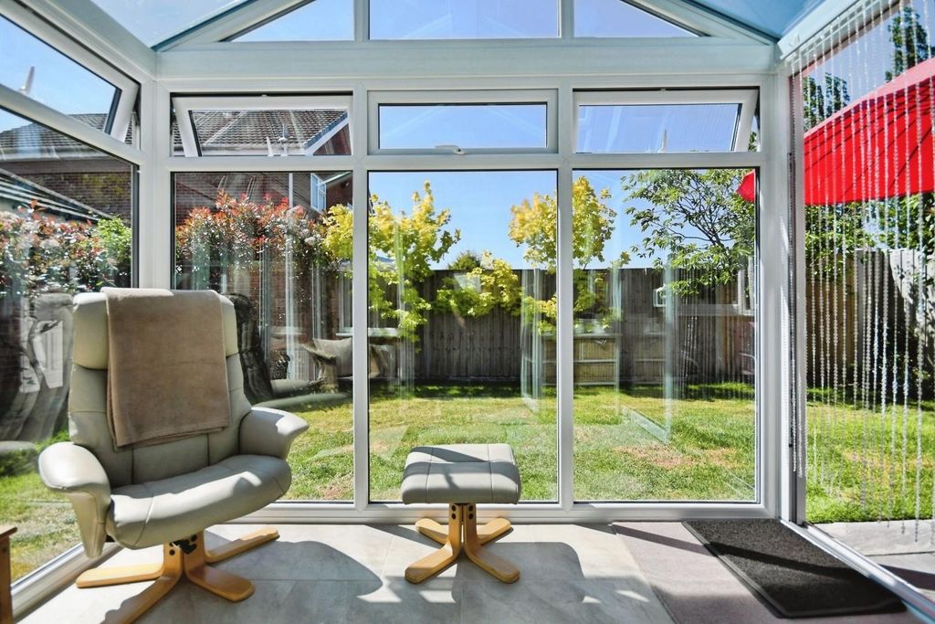 Property photo 2 of 18 Conservatory 02.Jpg