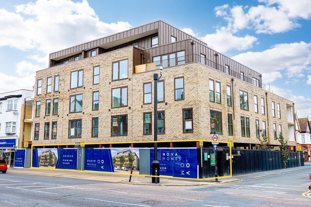 Property photo 1 of 2