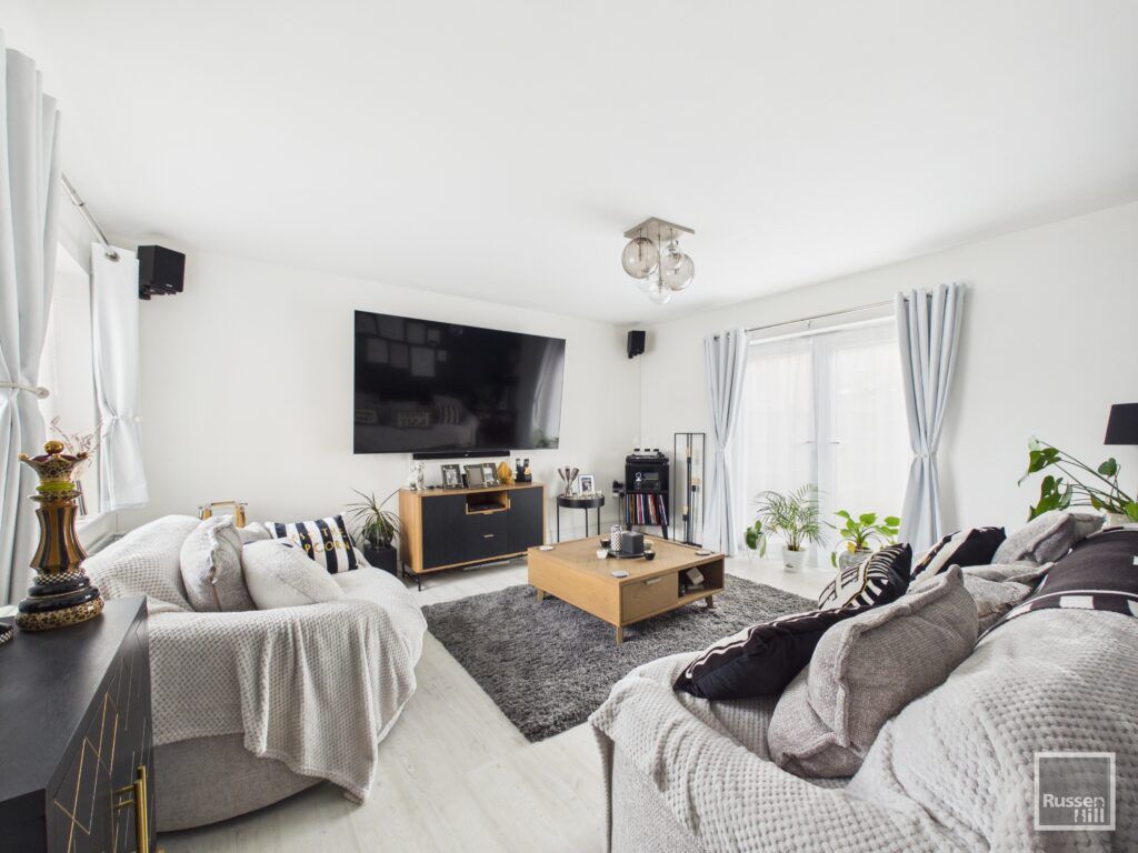 Property photo 2 of 34