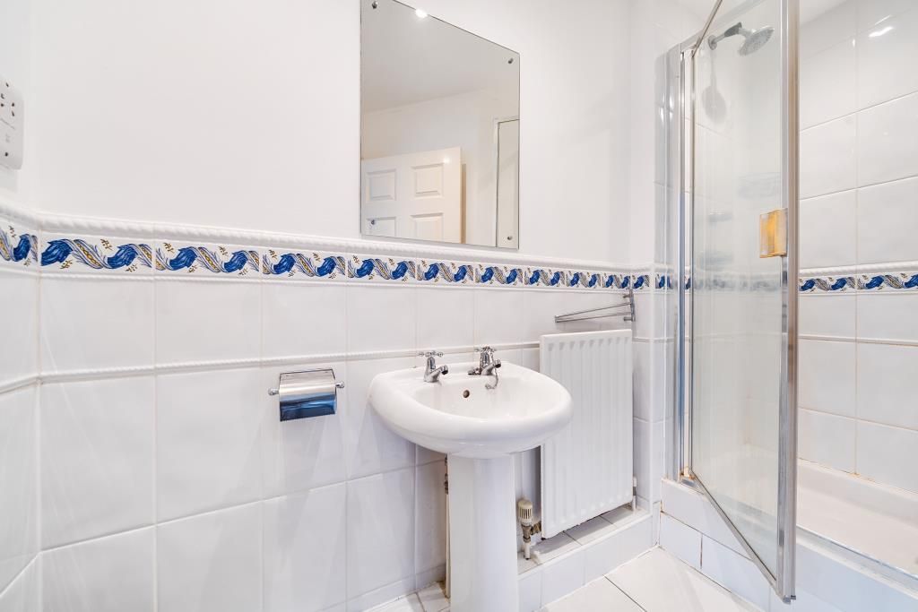 Property photo 2 of 20 Bathroom