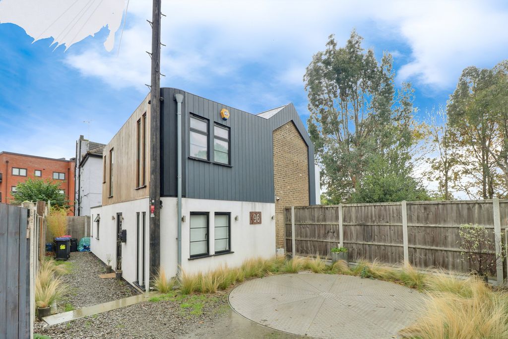 Property photo 1 of 31