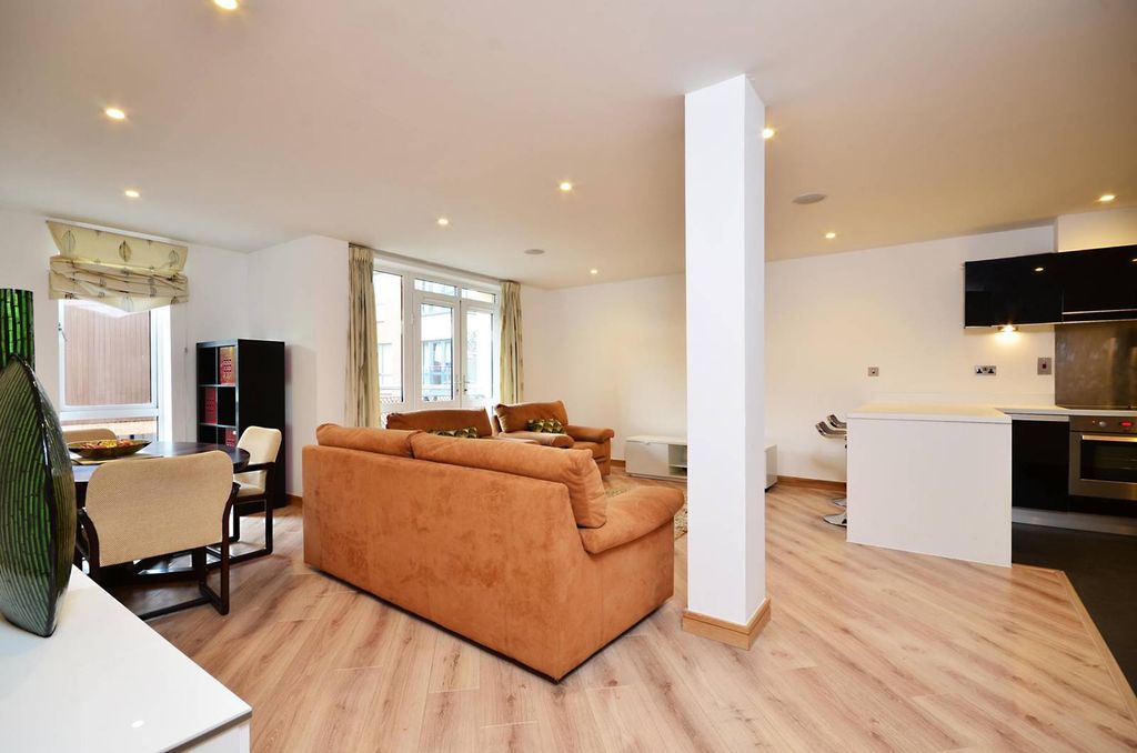 Property photo 2 of 20
