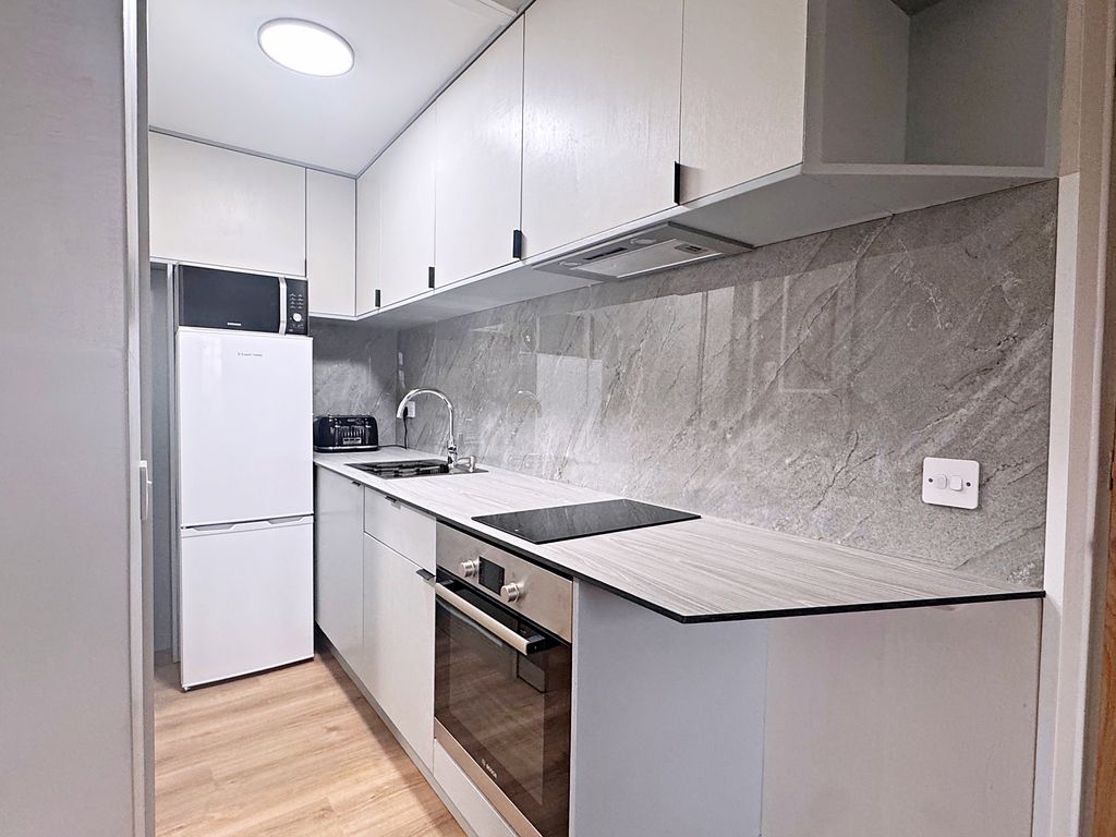 Property photo 2 of 11 Refitted Kitchen