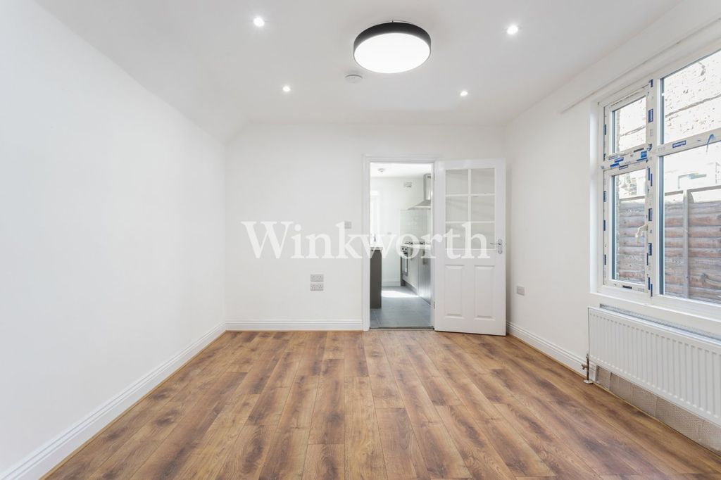 Property photo 2 of 17 Picture No. 03