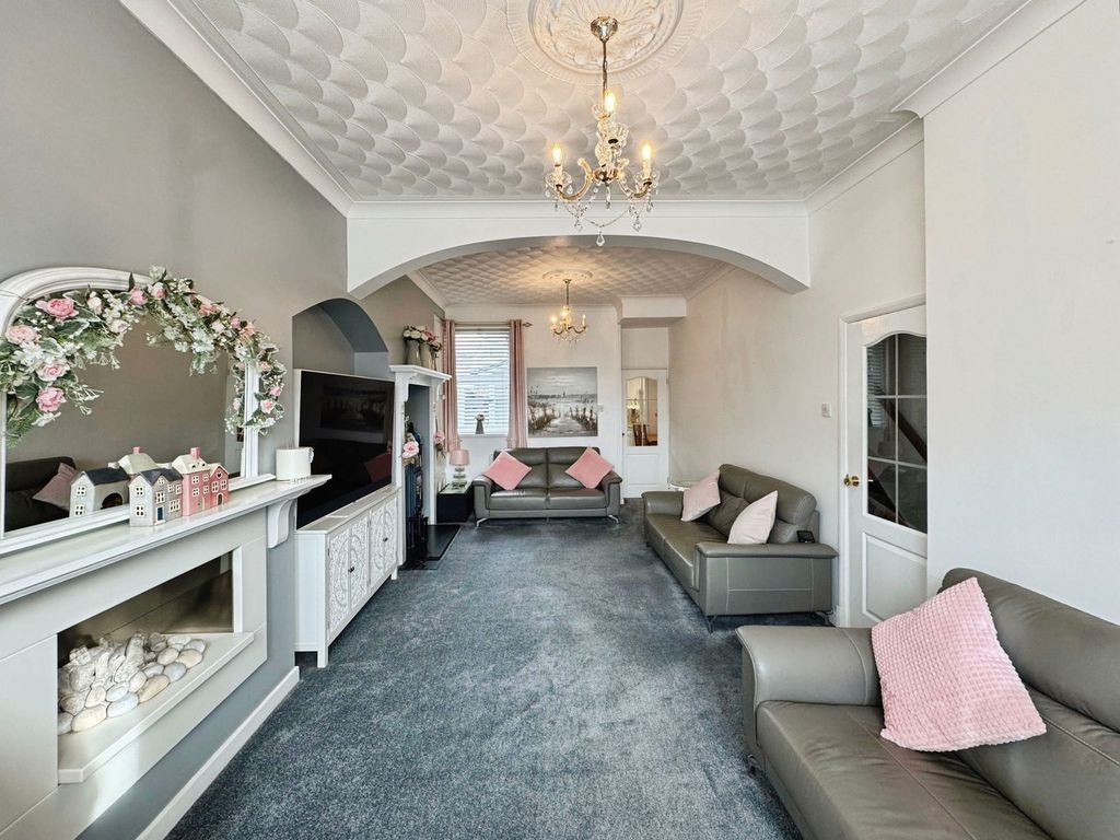 Property photo 2 of 28