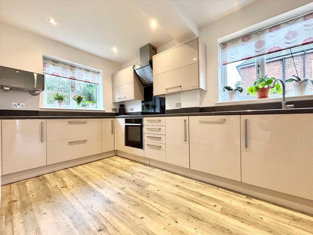 Property photo 3 of 26