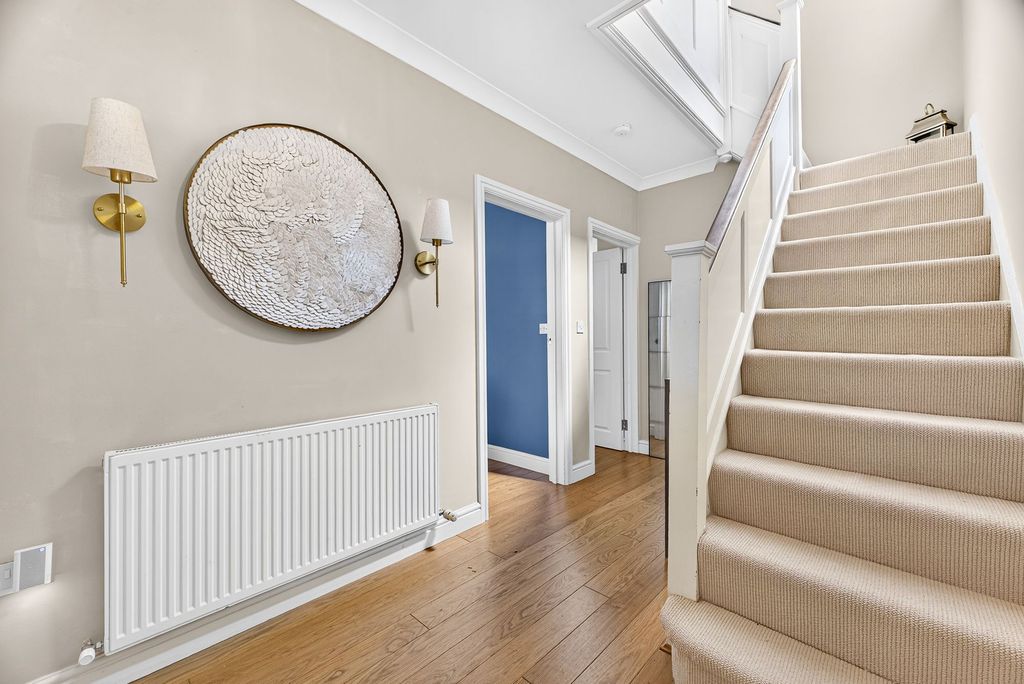 Property photo 2 of 25 Entrance Hallway
