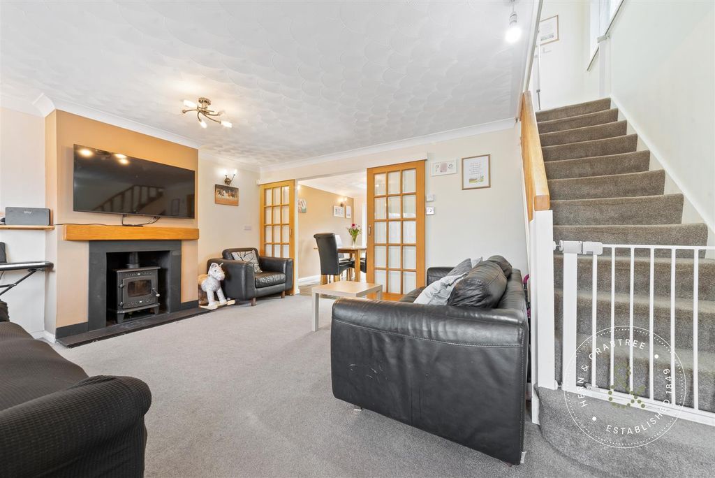 Property photo 2 of 25 Court-Close-09.Jpg
