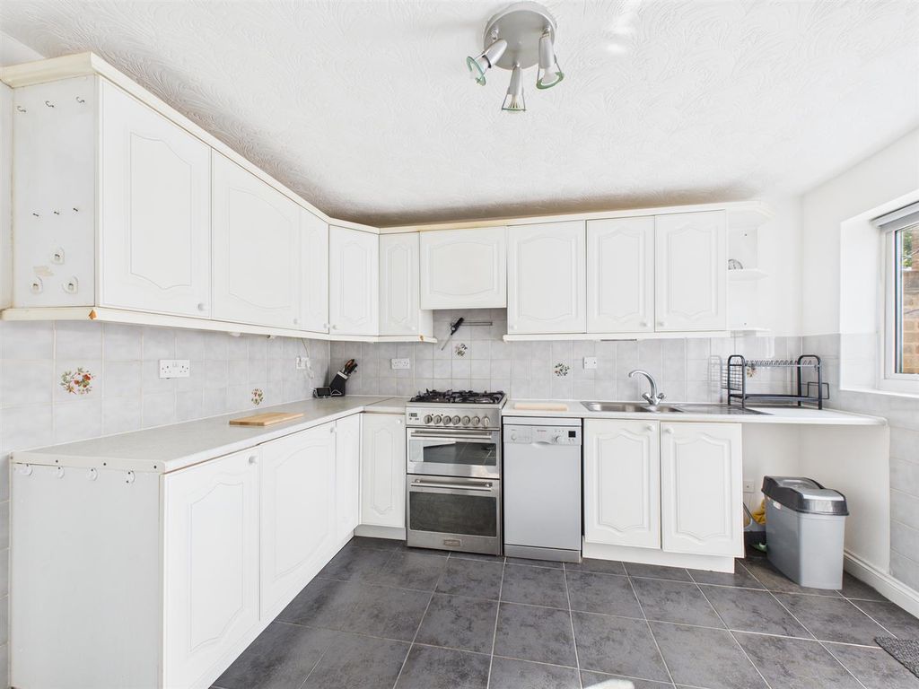 Property photo 1 of 8 Kitchen