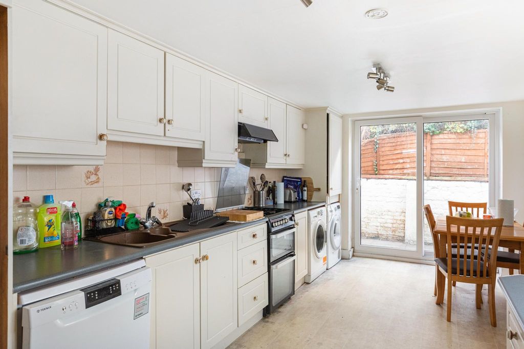 Property photo 3 of 18 Image