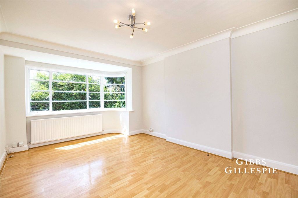 Property photo 3 of 15 Picture No. 18