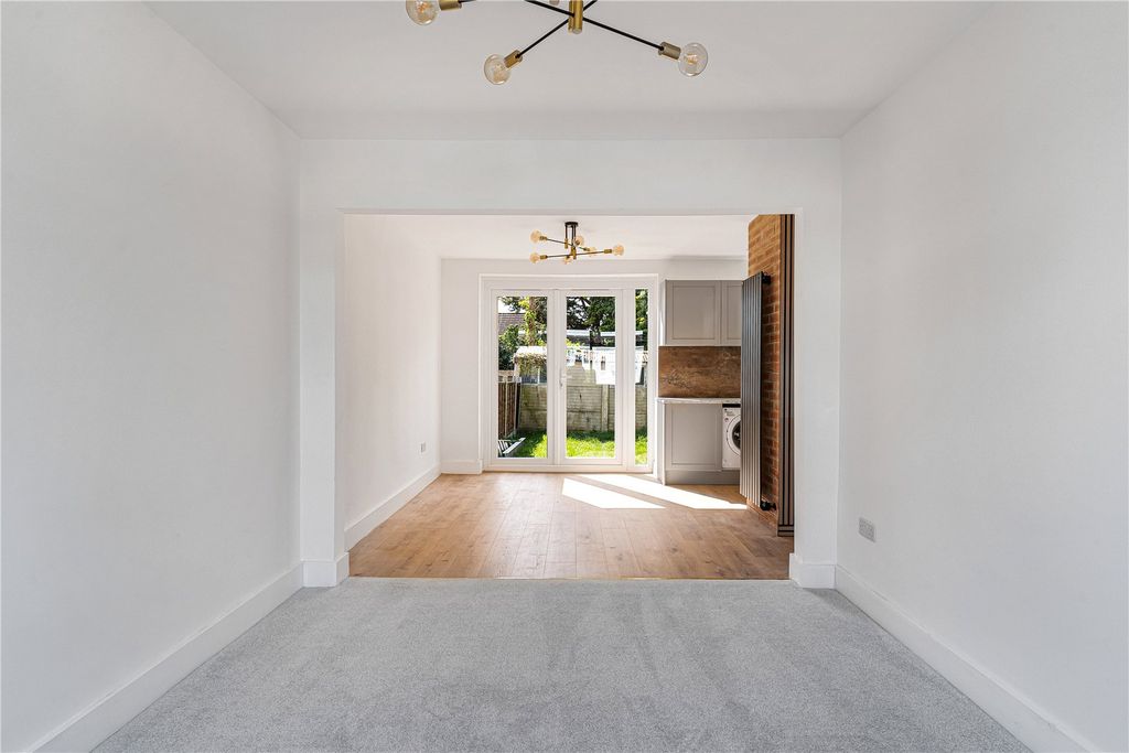 Property photo 2 of 17 Picture No. 31
