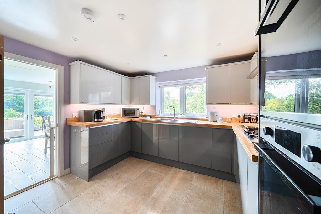 Property photo 3 of 25