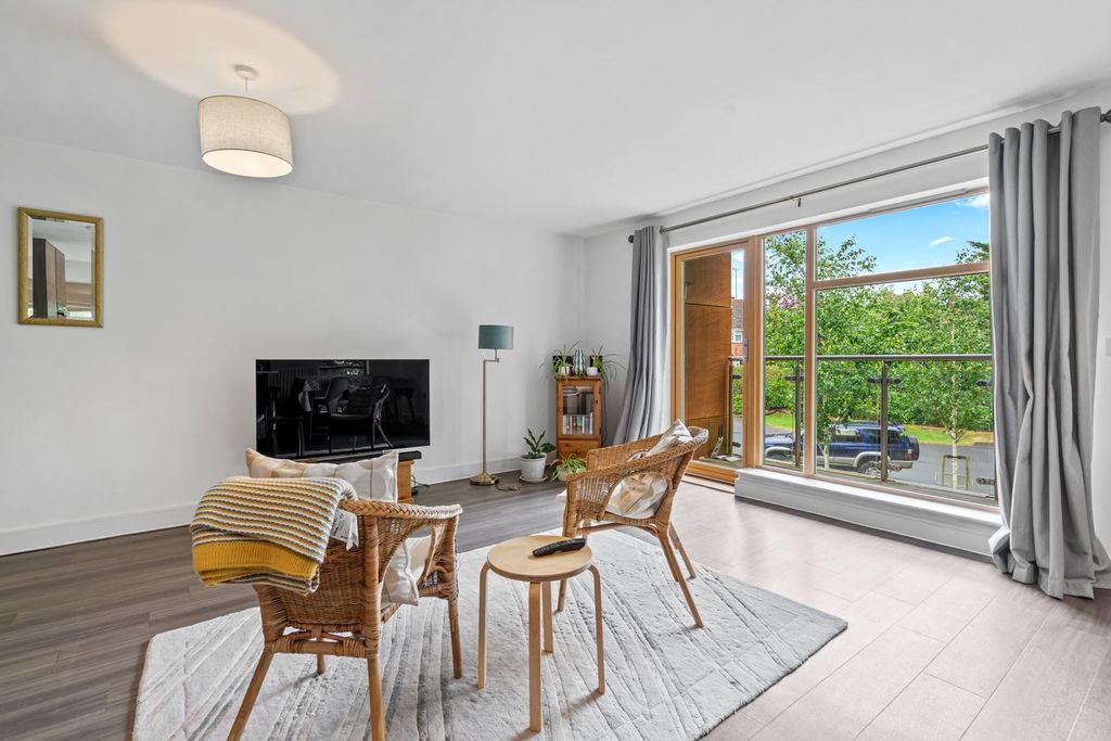 Property photo 3 of 11