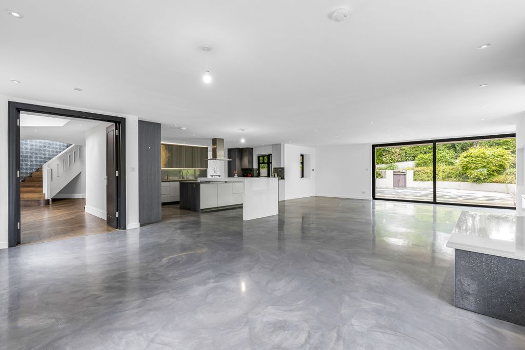 Property photo 3 of 48 Internal