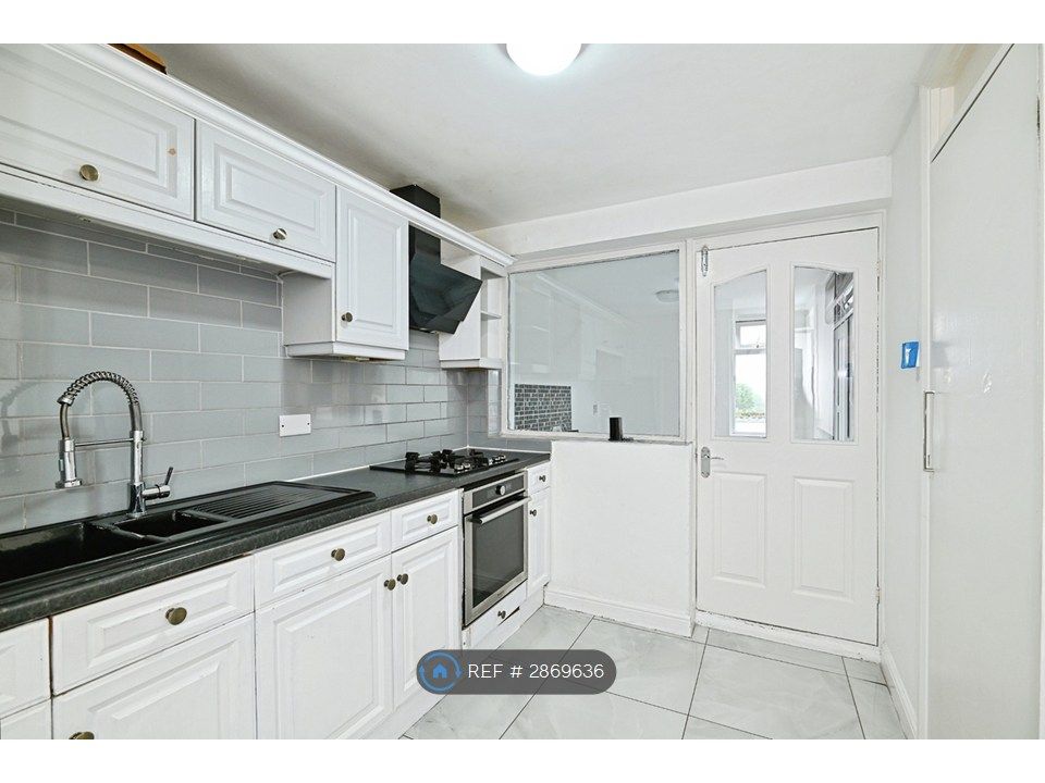 Property photo 3 of 21 Kitchen