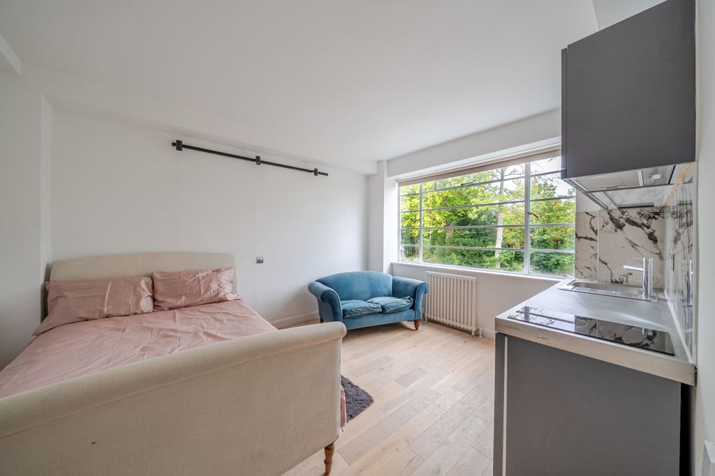 Property photo 1 of 12 1520562-13-1A0Aea...