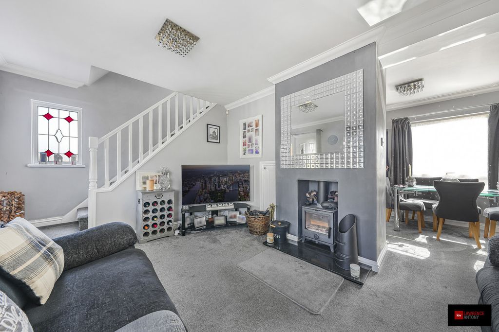 Property photo 2 of 34