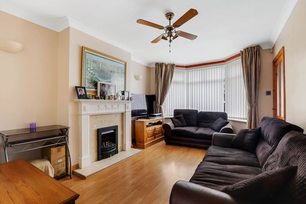 Property photo 2 of 17