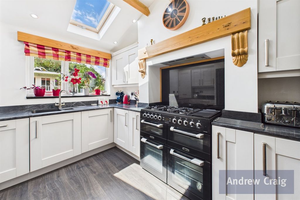 Property photo 3 of 23 Kitchen