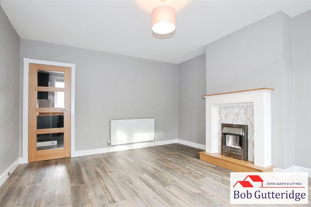 Property photo 3 of 22 Lounge