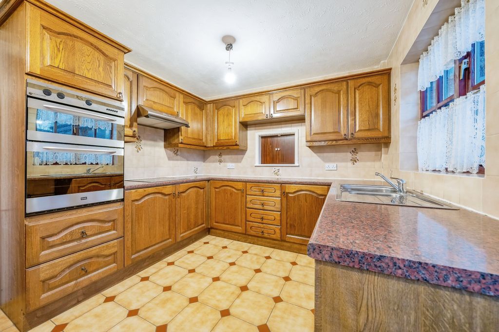 Property photo 2 of 17 Kitchen