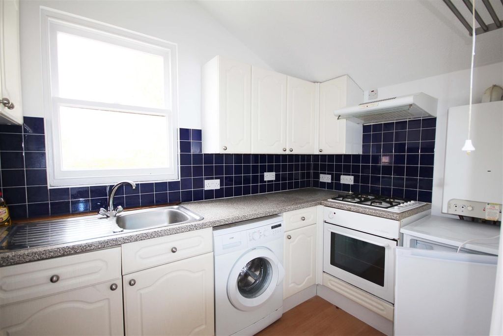 Property photo 2 of 9 Kitchen