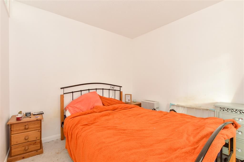 Property photo 1 of 6 Bedroom