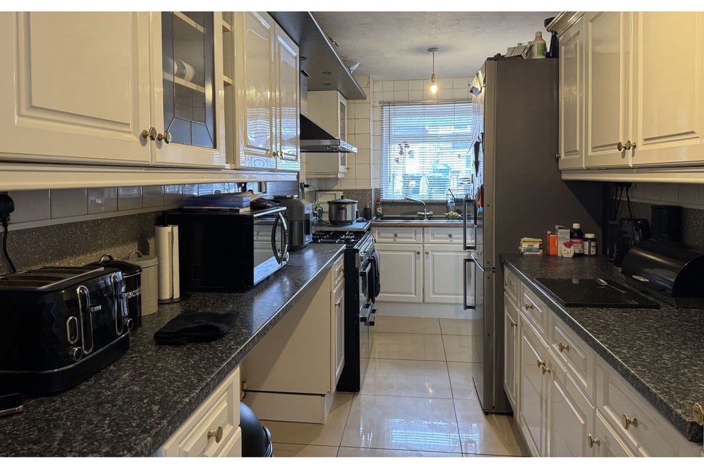Property photo 3 of 26 Kitchen