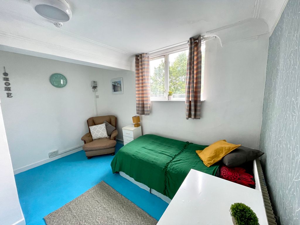 Property photo 2 of 3
