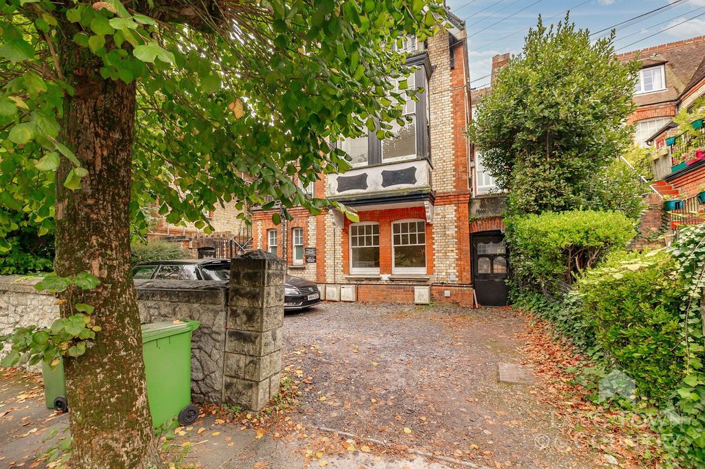 Property photo 1 of 10