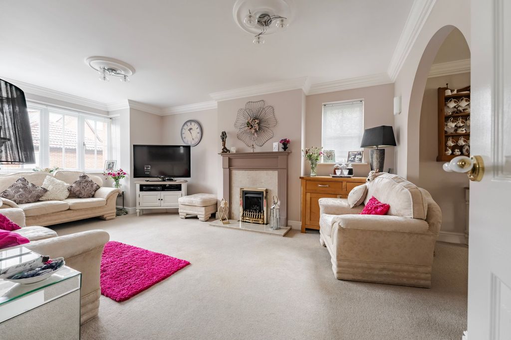 Property photo 2 of 21