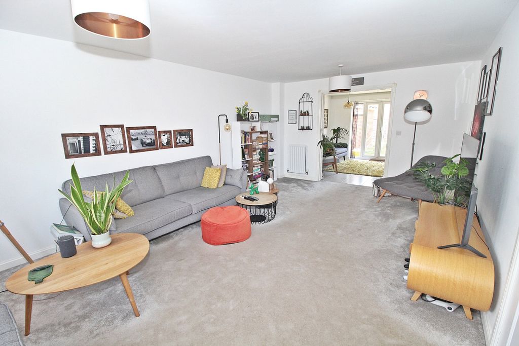 Property photo 3 of 17 3935054