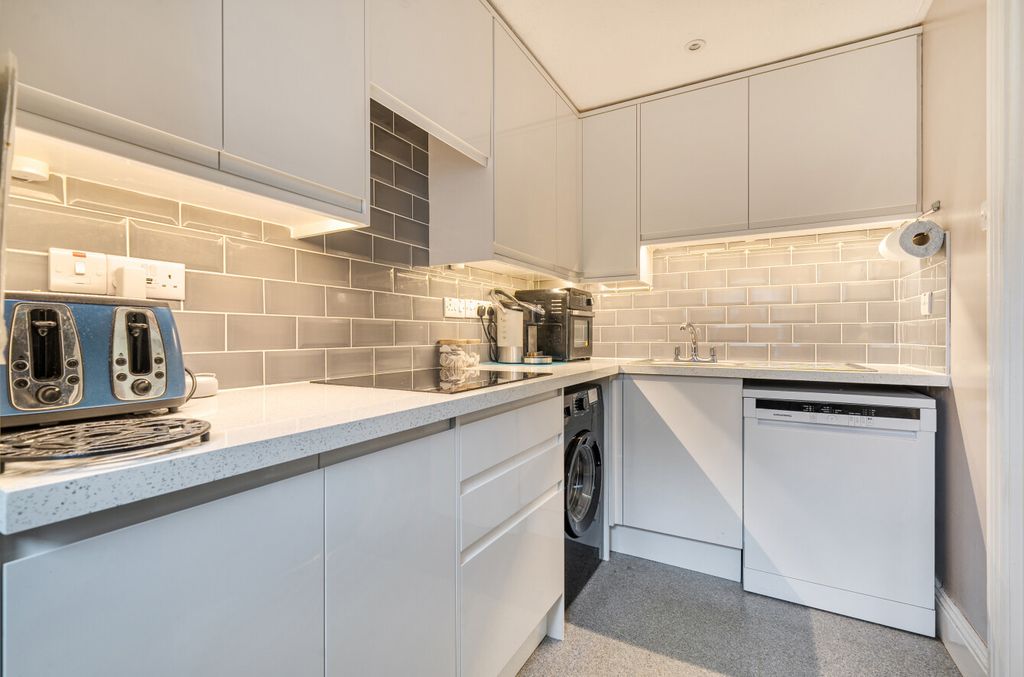 Property photo 2 of 18 2 - 1419487-18-699Ca5...