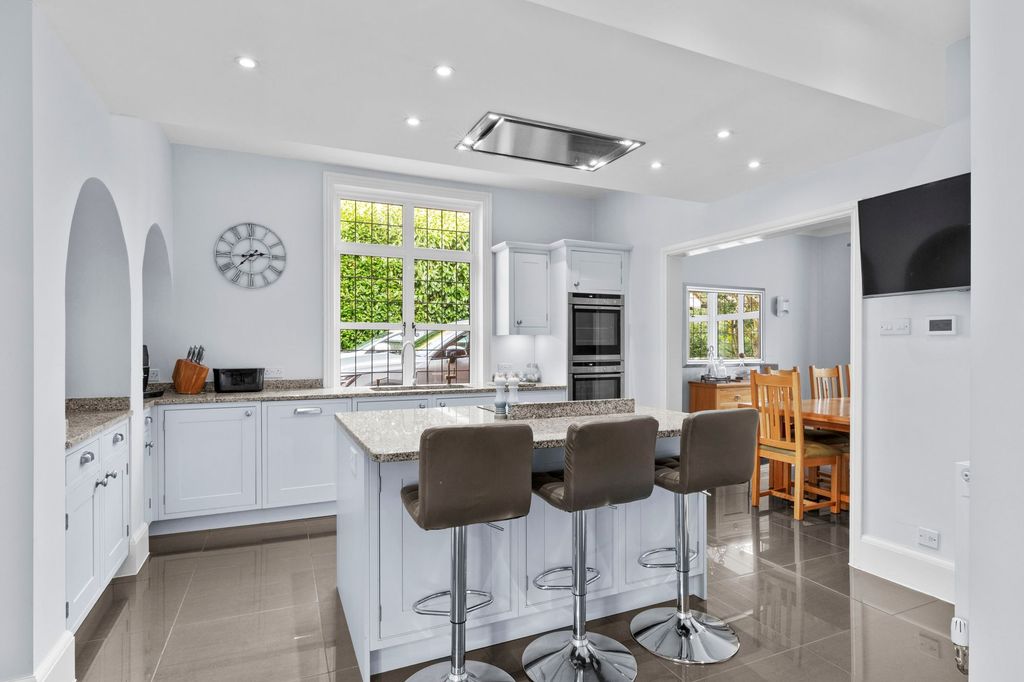 Additional image 10 of 5 bed detached house for saleAmersham Road, High Wycombe HP13