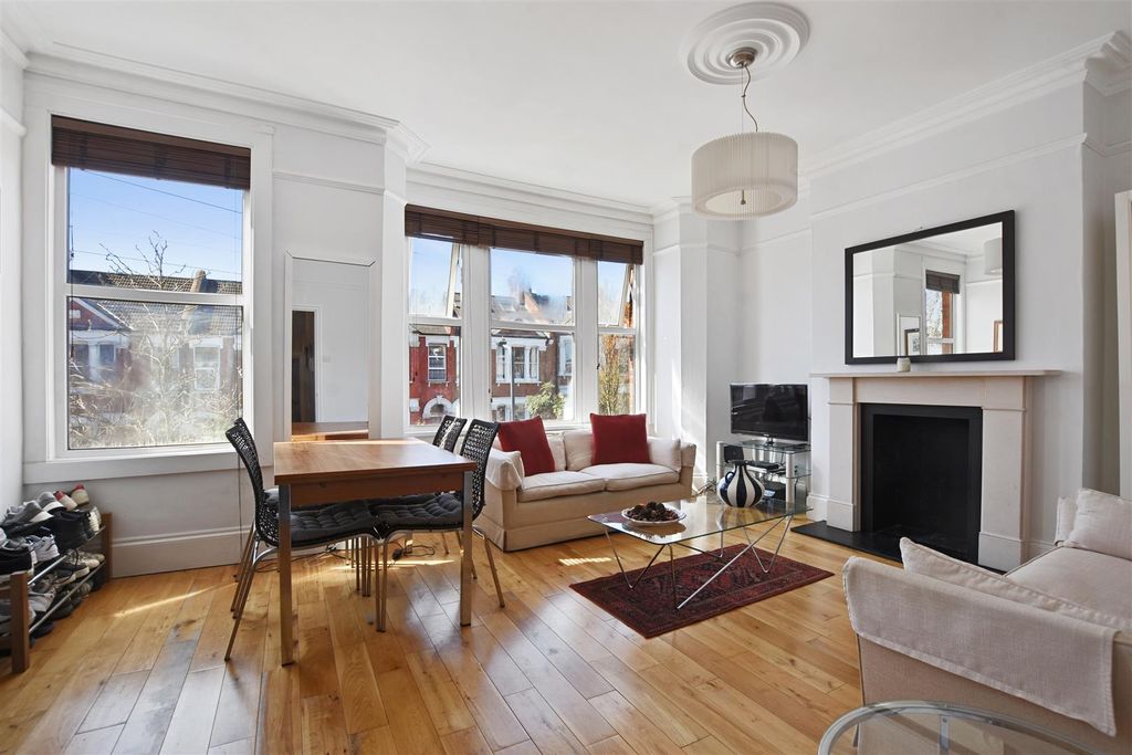 Property photo 3 of 15 14-B7Cbgcwt - Flat B 27 Leghorn Road - Reception -