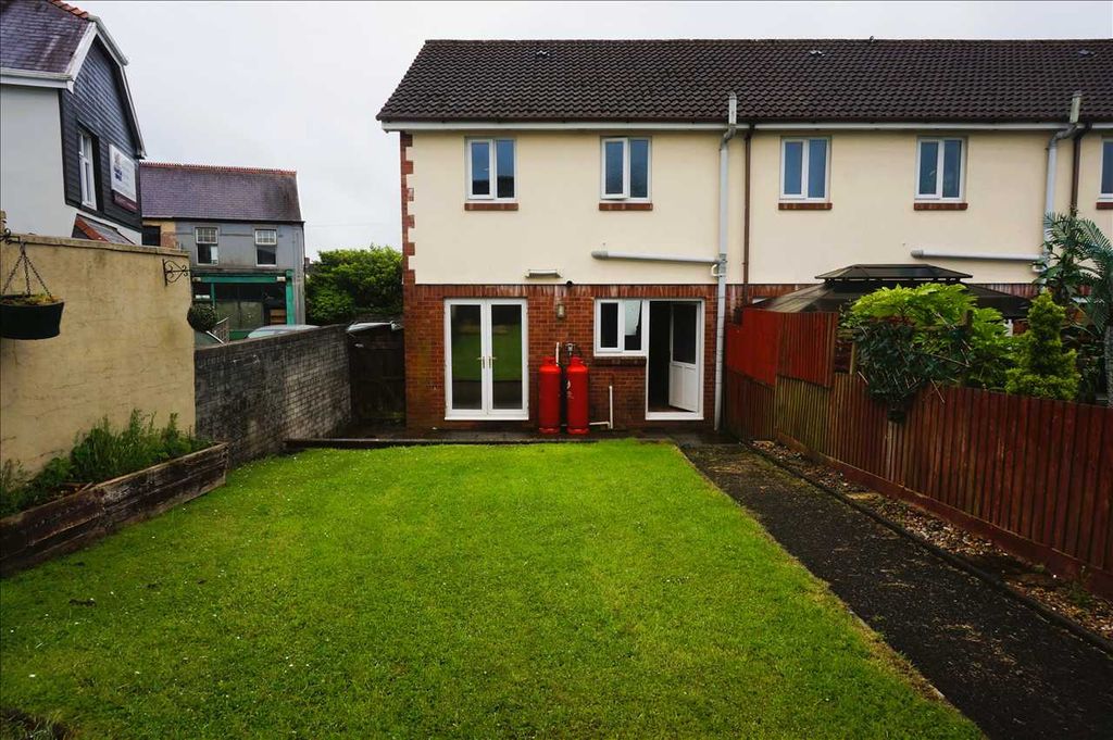 Property photo 2 of 22