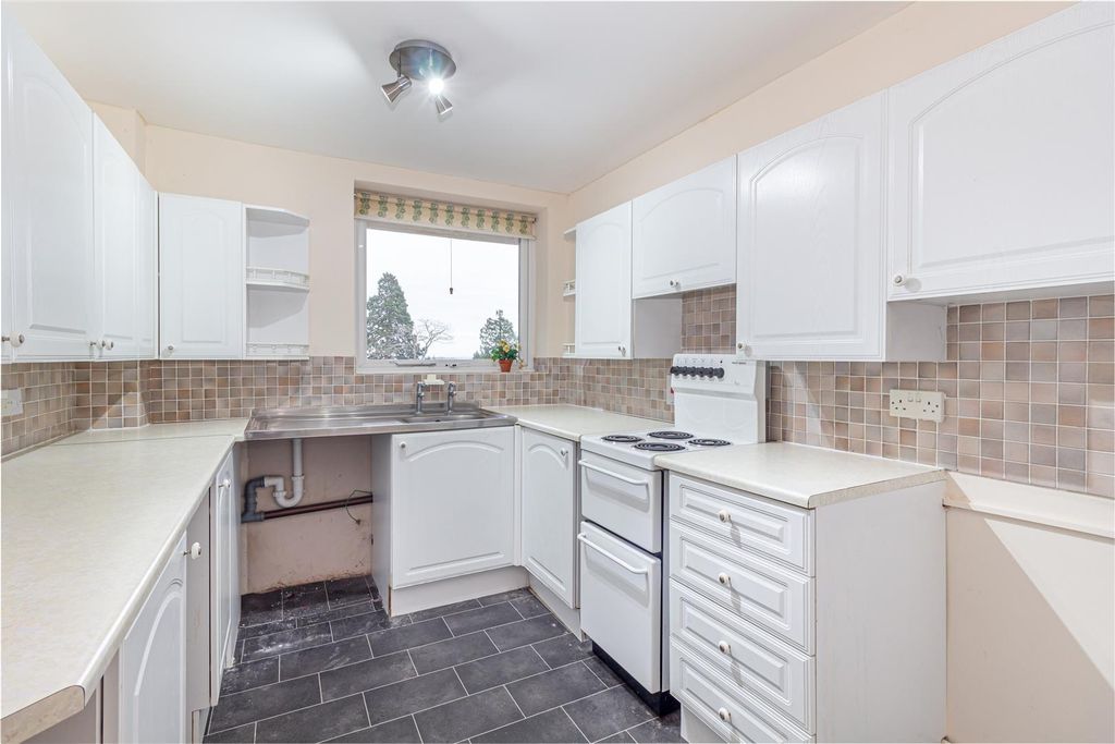Additional image 6 of 3 bed flat for salePriory Road, Malvern WR14
