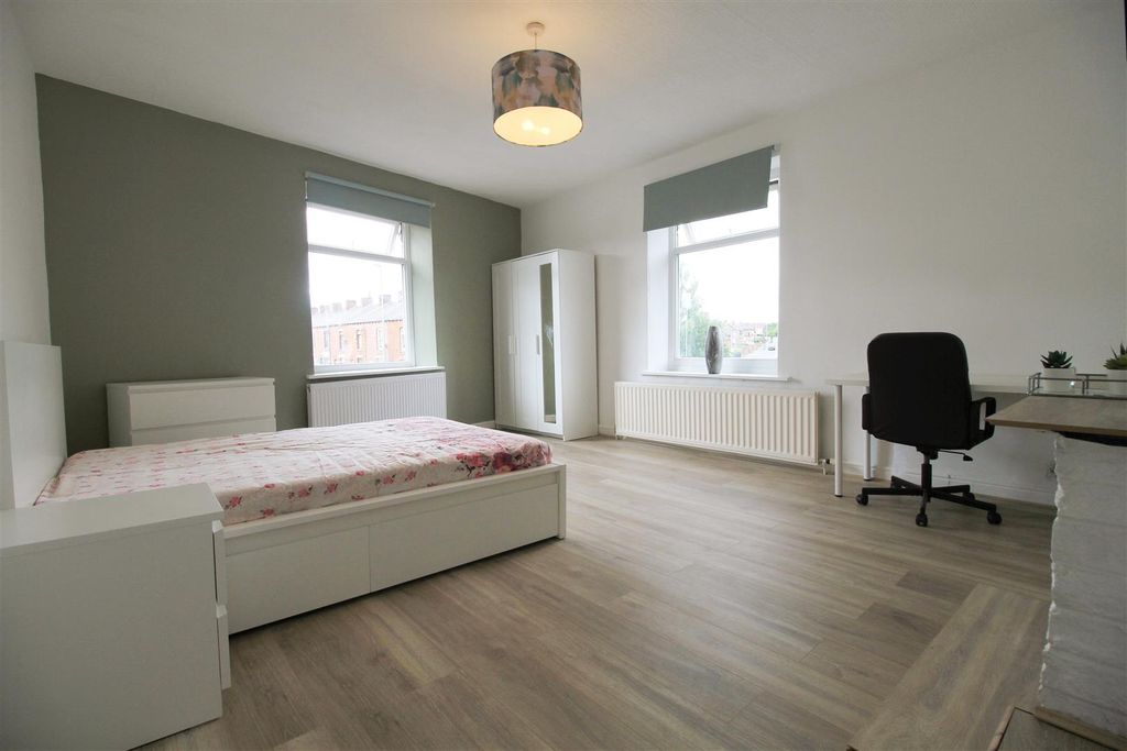 Property photo 2 of 10 Room 1.Jpg