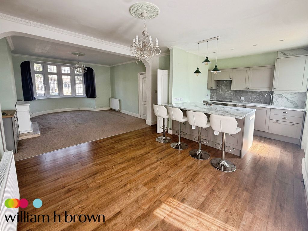 Property photo 2 of 21 Image