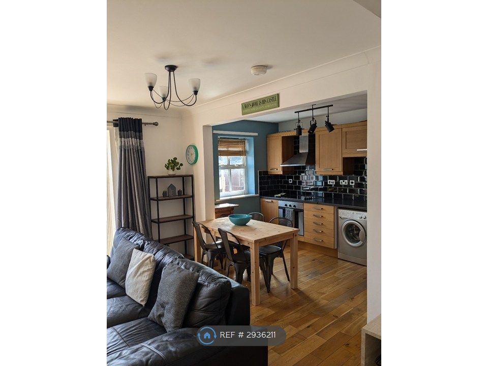 Property photo 3 of 11