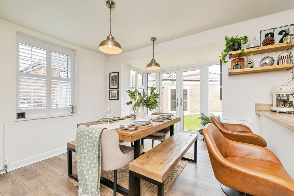 Property photo 3 of 20 Kitchen Diner