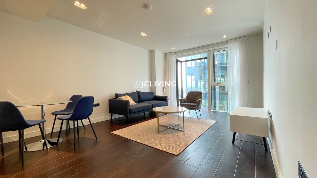 Property photo 1 of 13 8 Casson Square, Waterloo, Se1