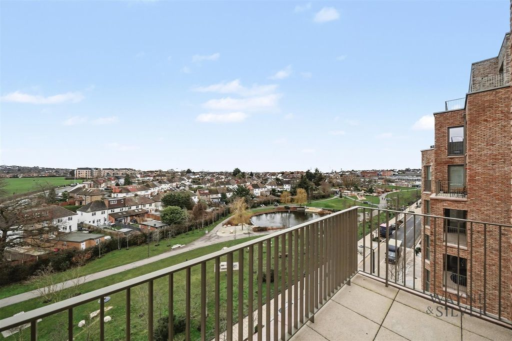 Property photo 3 of 15 F-05-01