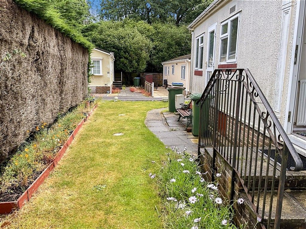 Property photo 2 of 9 Garden