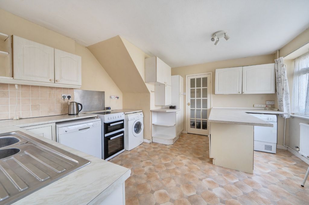 Property photo 3 of 32 Kitchen