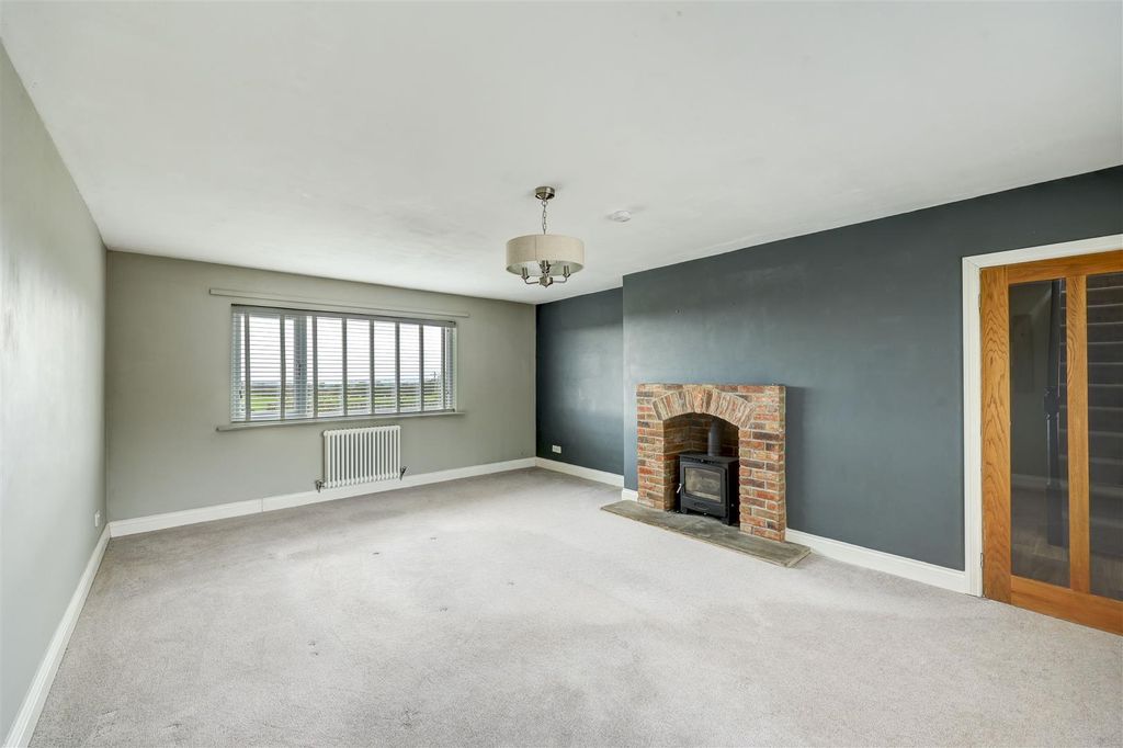 Property photo 2 of 20 Lounge