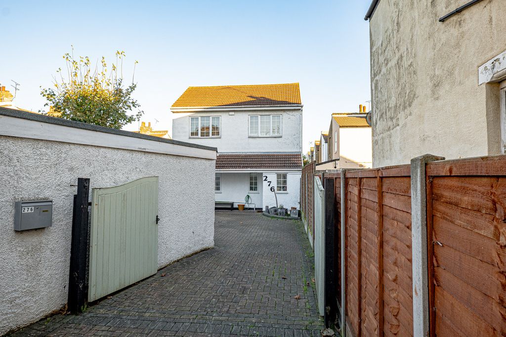 Property photo 2 of 21