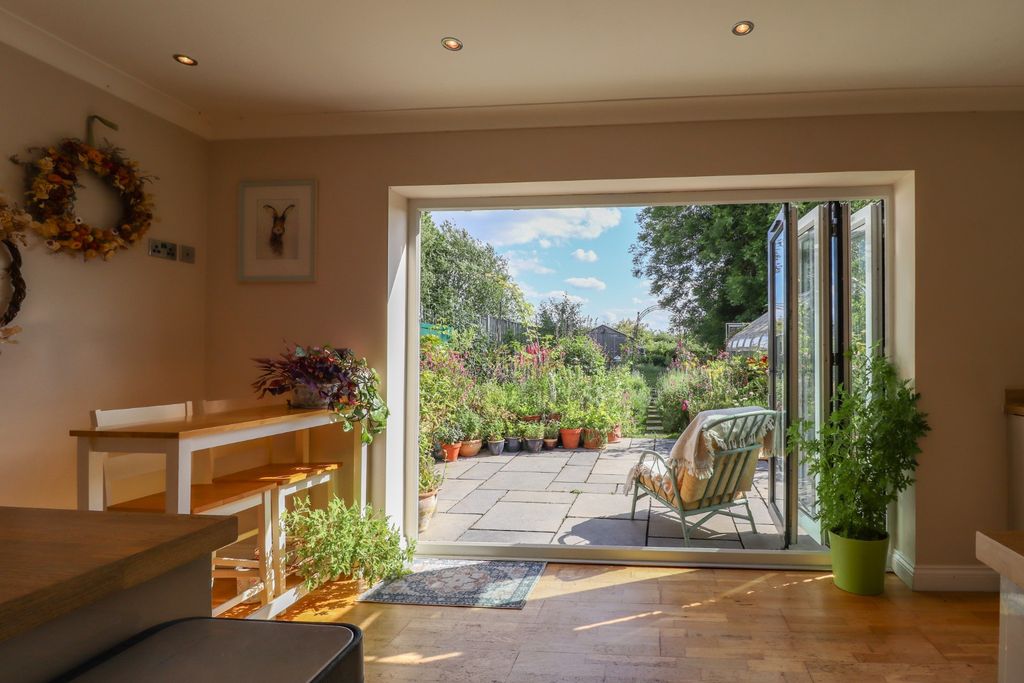 Property photo 2 of 36 4198743