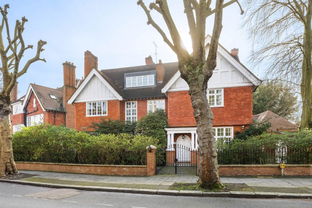 Property photo 2 of 18